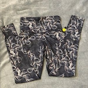 Floral printed leggings.